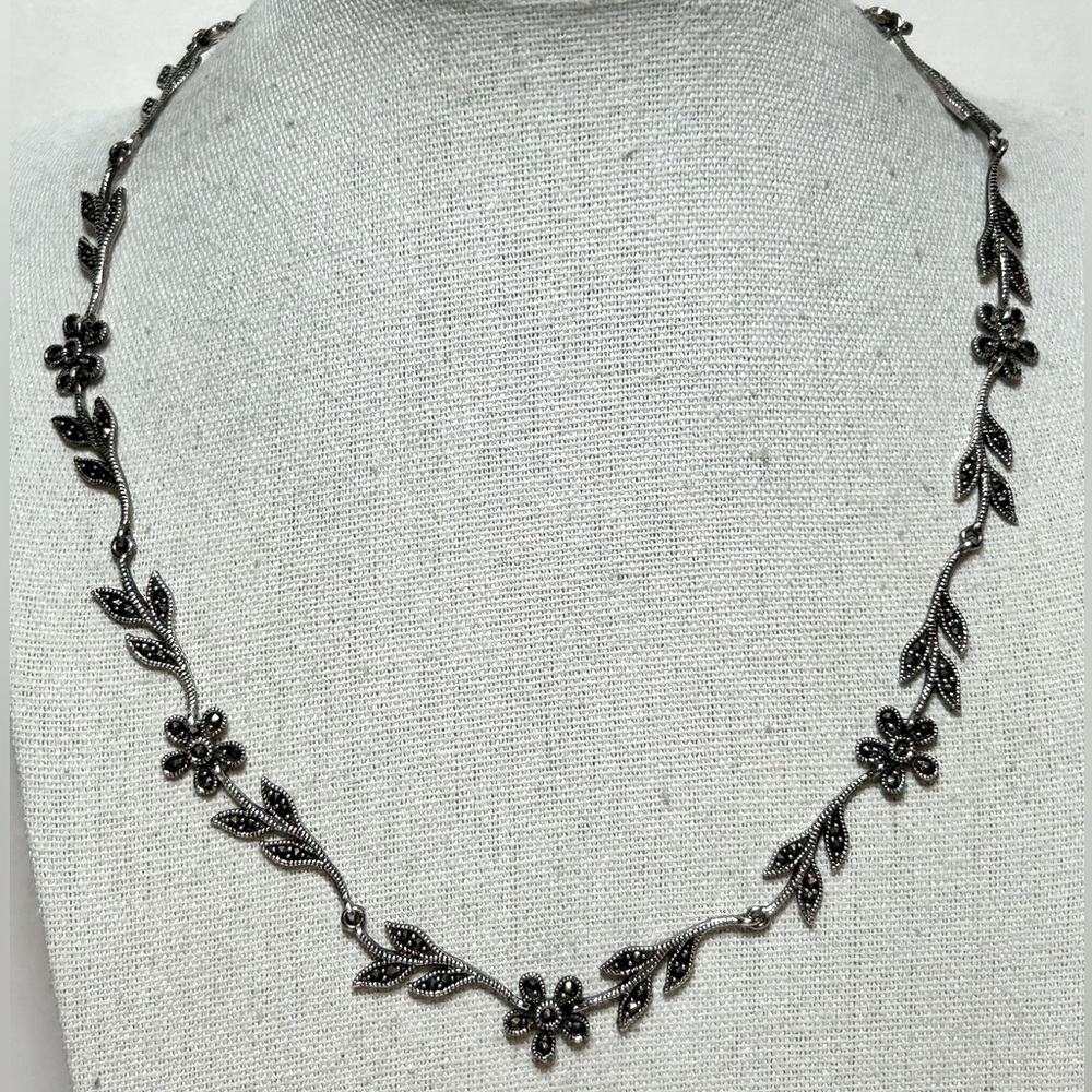 Vintage Daisy floral leaf vine sterling silver 925 Marcasite necklace